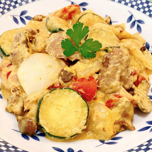 鶏レバーと彩り野菜のカレークリーム煮